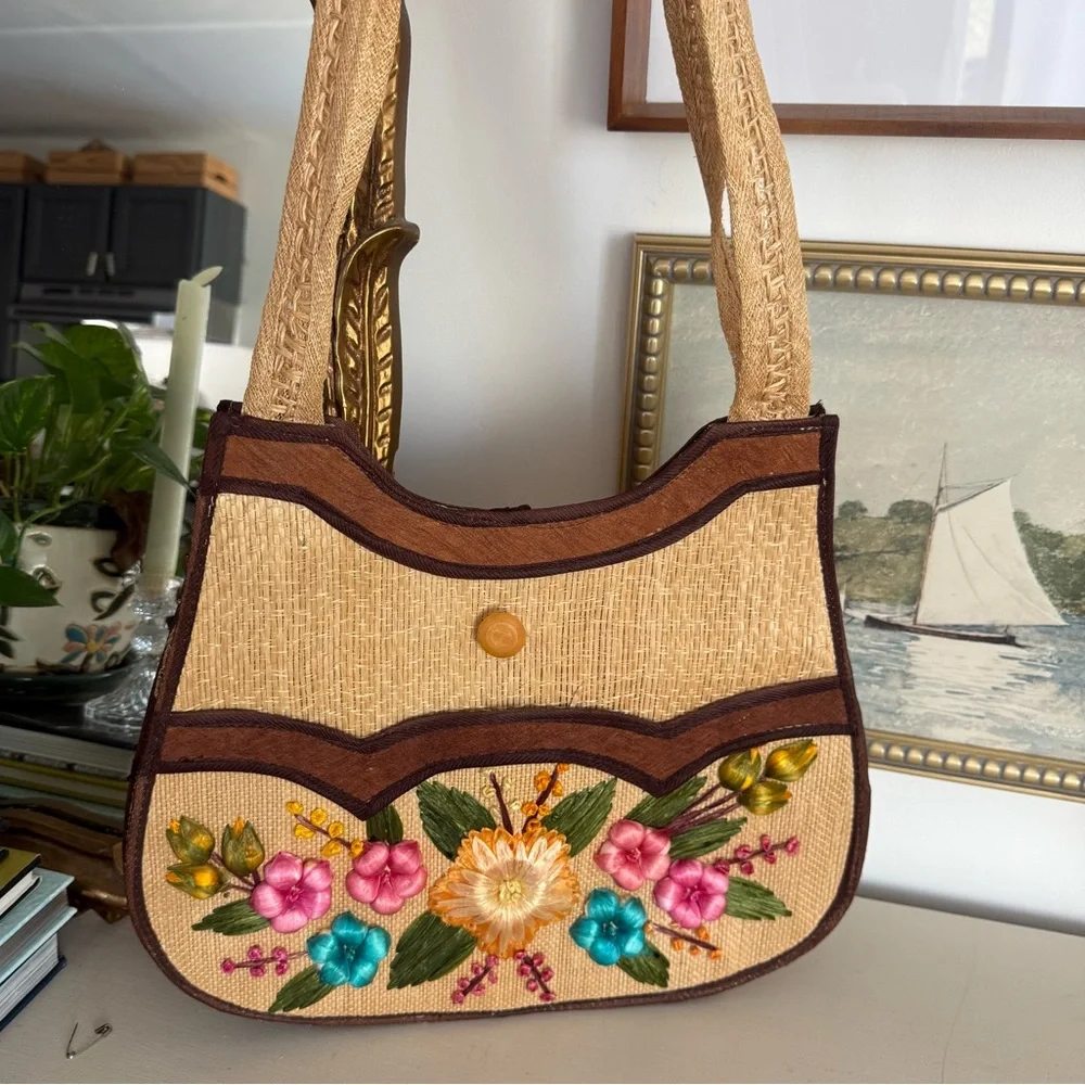 Vintage sixties straw bag with colorful floral raffia embroidery